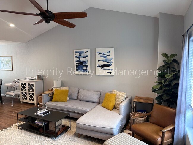Building Photo - 427 Anvil Way