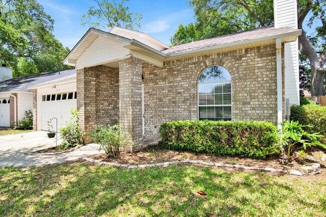Building Photo - 4-bedroom, 2.5-bath home near Cordova Park