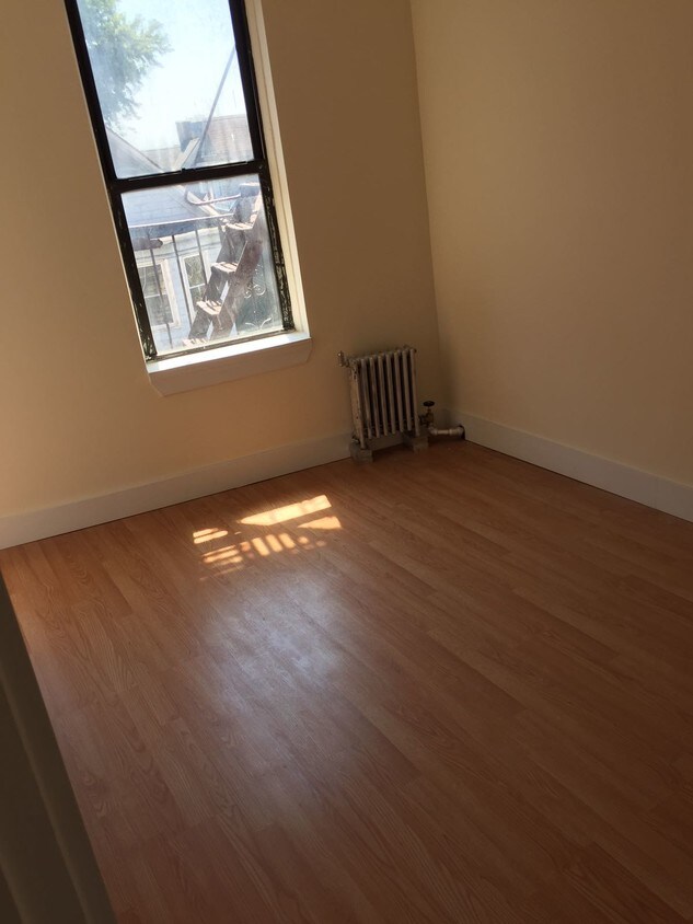 Primary Photo - 2408 Webster Ave