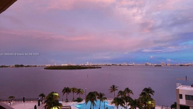 Foto del edificio - 1800 NE 114th St