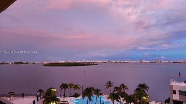 Building Photo - 1800 NE 114th St