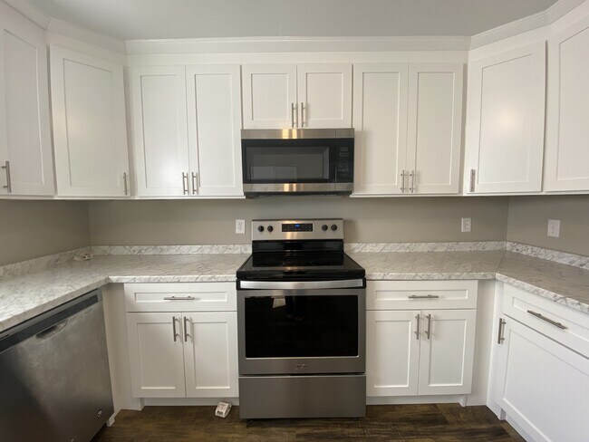 Building Photo - 192 Radnor St