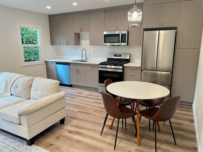1 Bd. - 1020 N Laurel Ave
