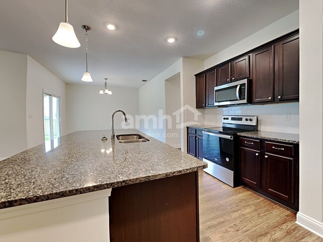 Building Photo - 917 Sunny Stroll Dr