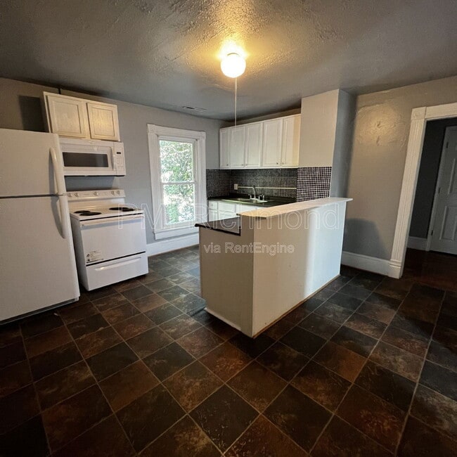 Building Photo - 104 Lee Ave