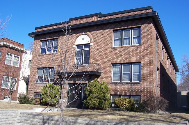 Building Photo - 999 Grand Ave