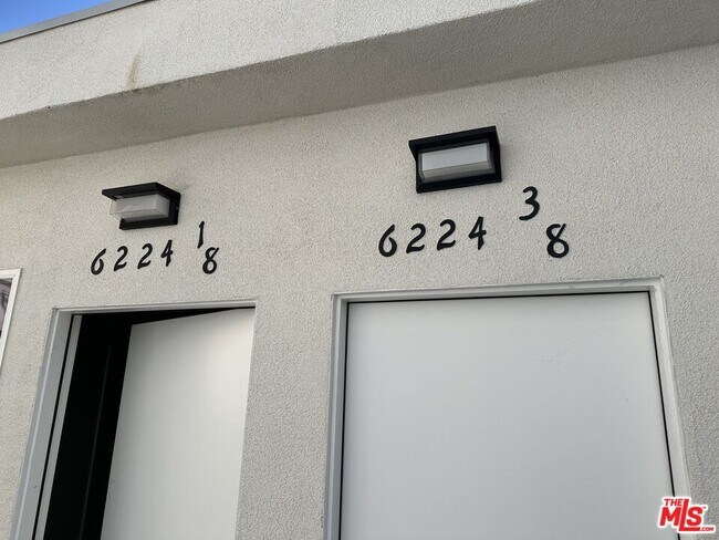 Foto del edificio - 6224 De Longpre Ave