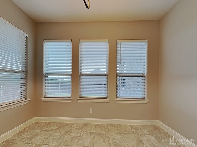 Building Photo - 11344 Live Oak Creek Dr
