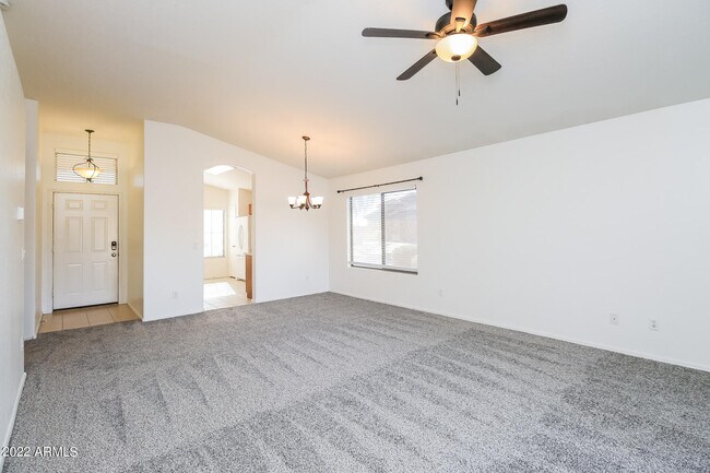 Foto del edificio - 31142 N Claridge Cir