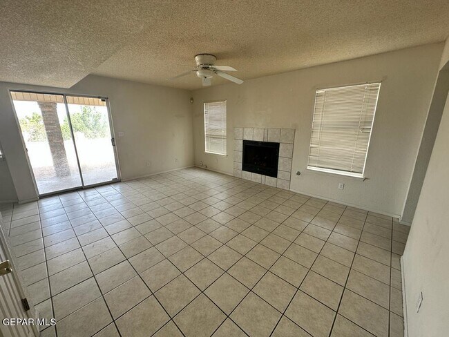 Building Photo - 1411 Luz De Camino Way