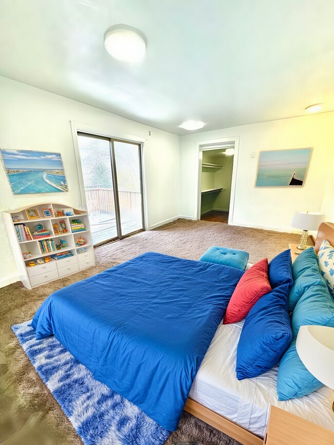 Foto del edificio - Beautiful 5 Bed/2 Bath Home Located in Dow...