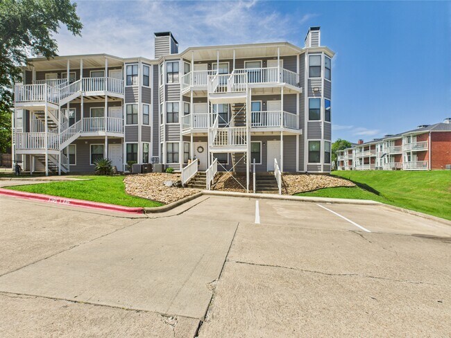 Foto del edificio - 4441 Old College Rd