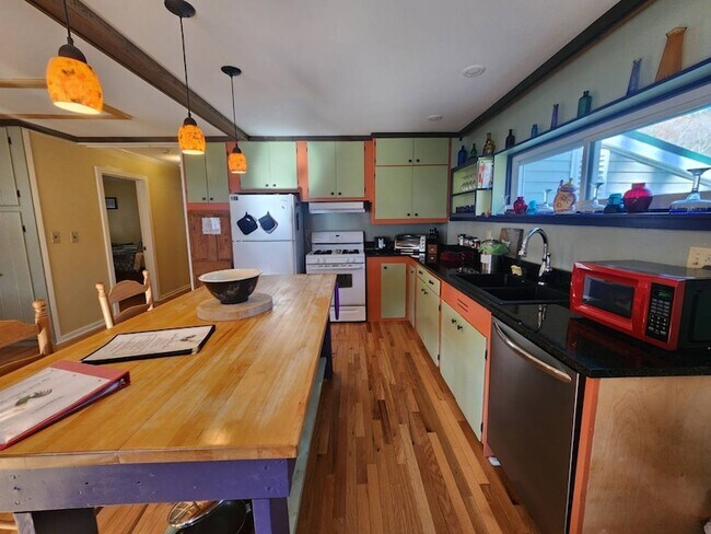 Foto del edificio - 832 W Fulton Rd