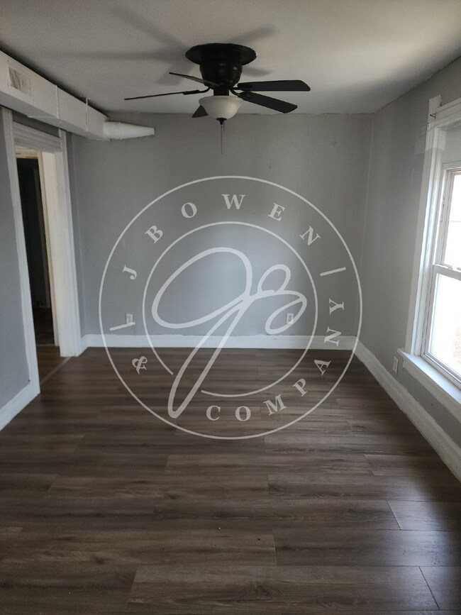 Building Photo - "Charming 4-Bedroom Home in South Toledo w...