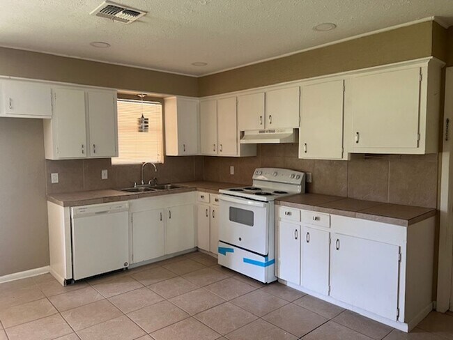 Foto del edificio - 10609 Kingwood Dr