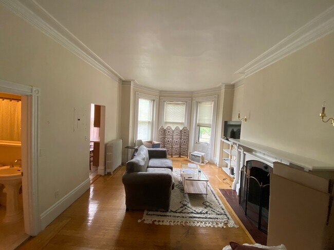 Building Photo - 336 Marlborough St