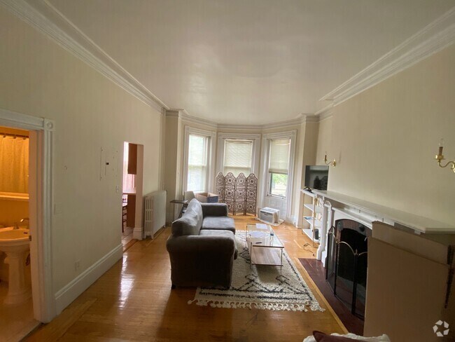 Building Photo - 336 Marlborough St