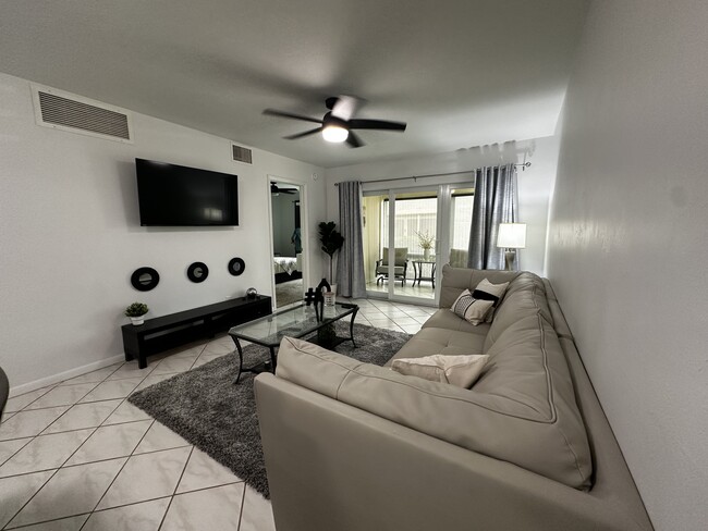 Foto del edificio - 1008 Manatee Rd