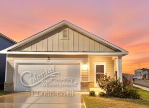 Building Photo - 207 Waterbuck Lp