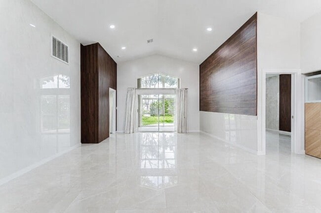 Photo - 7512 Eagle Point Dr House