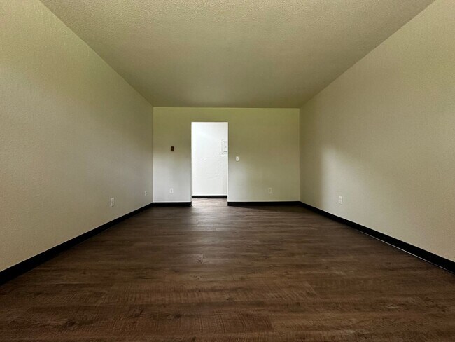 Building Photo - Regal Landing ||