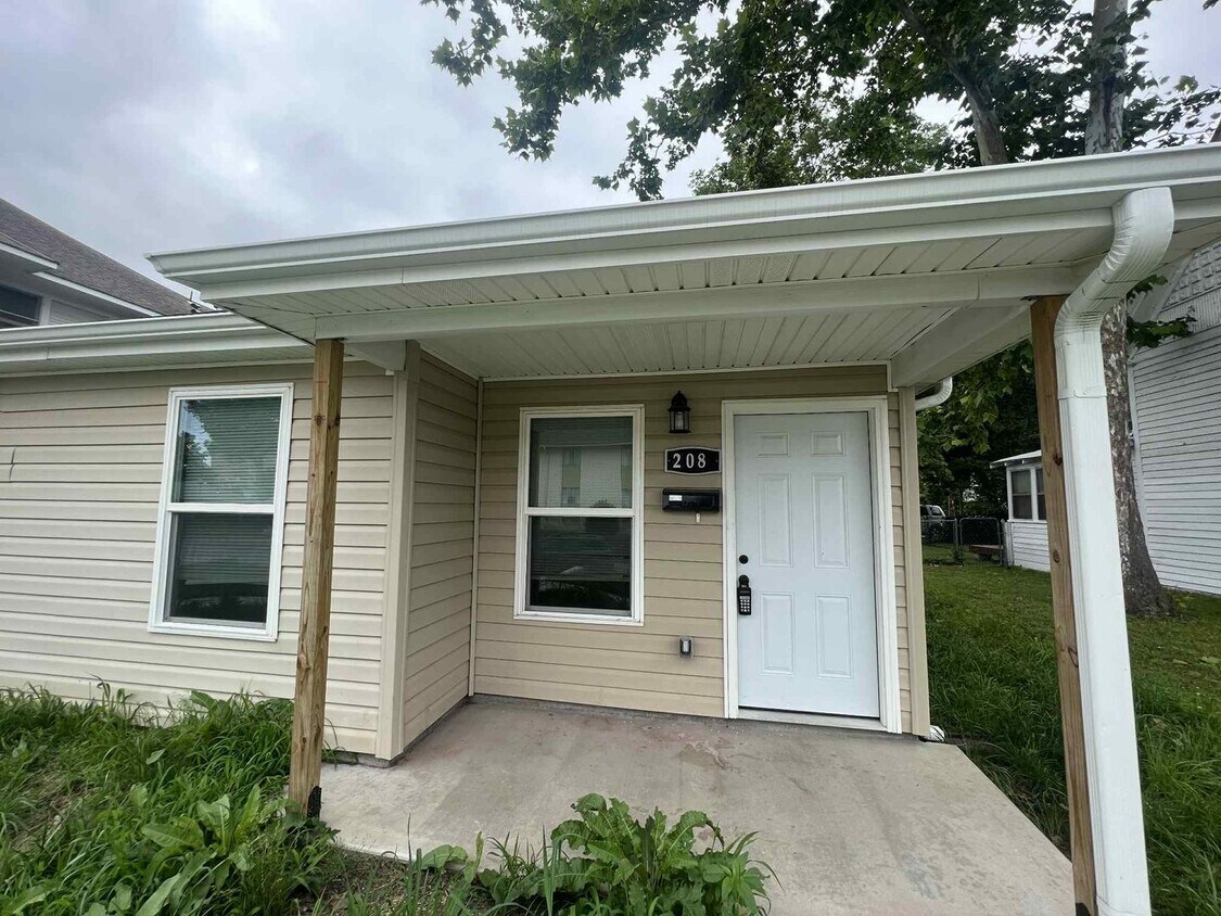 Primary Photo - 206-208 N Wall Duplex