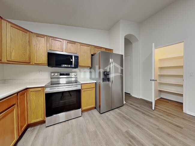 Building Photo - 12613 W Reade Ave