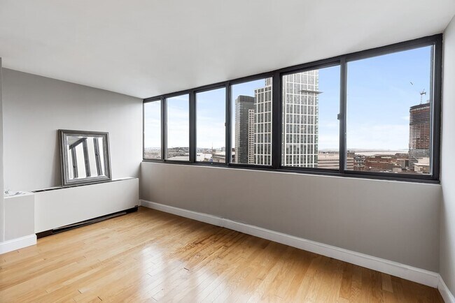 Building Photo - 8 Whittier Pl