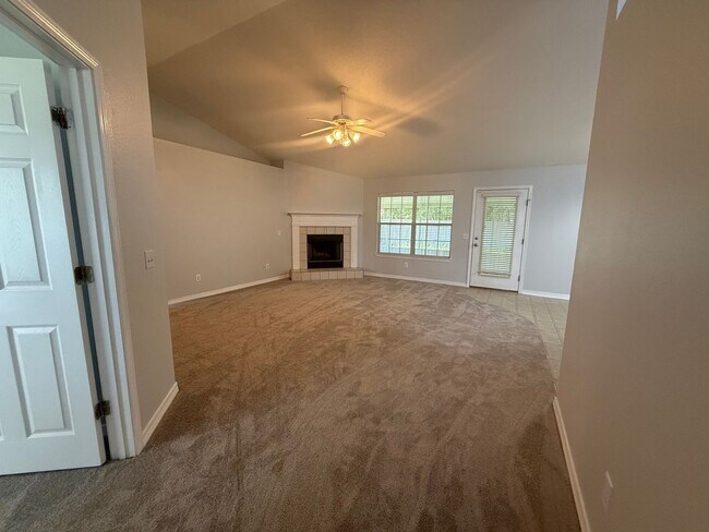 Foto del edificio - Pace - Spencer Oaks Landing - 4 bedroom, 2 bath w/ lawn care included