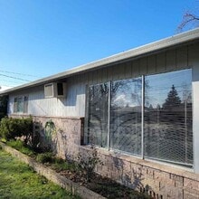 Building Photo - 512 NE Dean Dr