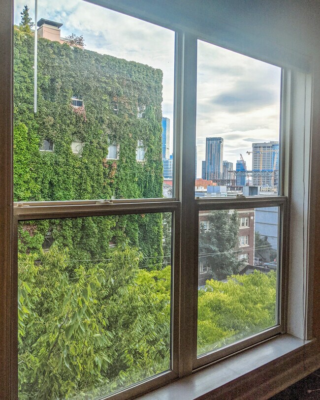 Foto del edificio - 506 E Howell St