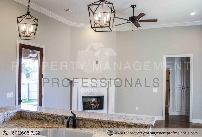 Building Photo - Charming 3-Bedroom House on Greenfield Drive!