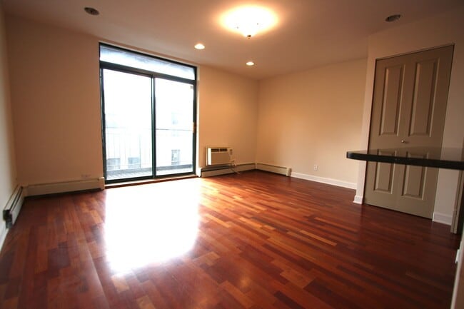 Building Photo - Updated Studio, 1 Bath for Rent In Wrigley...