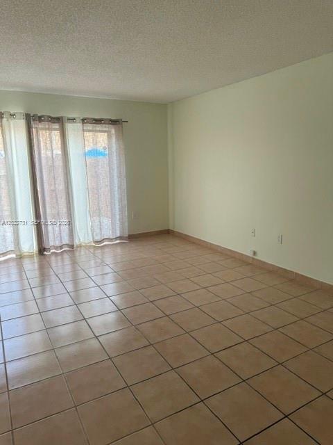 Foto del edificio - 9475 Palm Cir N