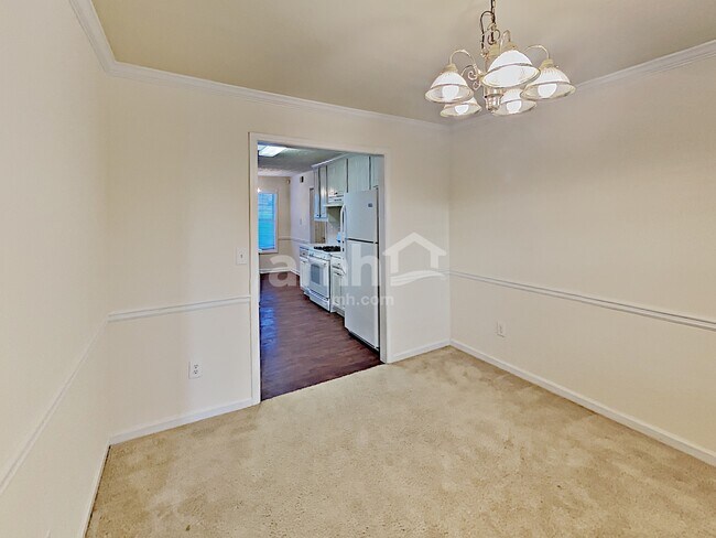 Building Photo - 2050 Graybrook Dr