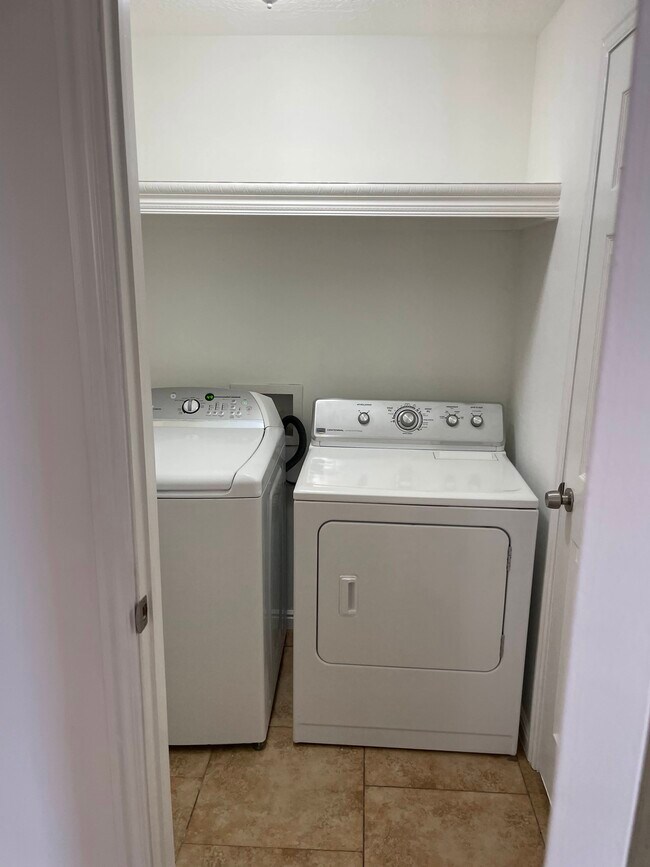 Building Photo - 4566 E Ponderosa Way