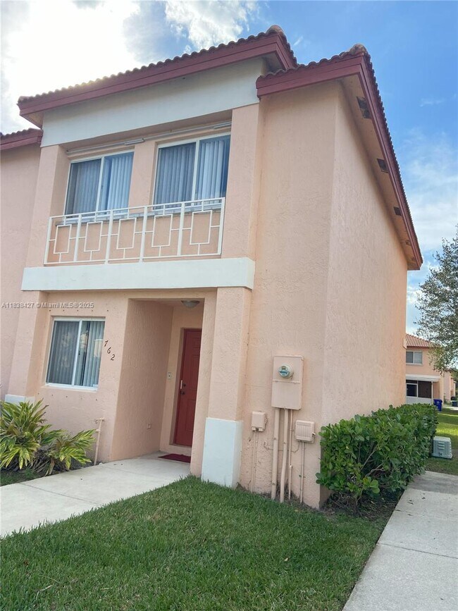 Building Photo - 762 NW 208th Terrace