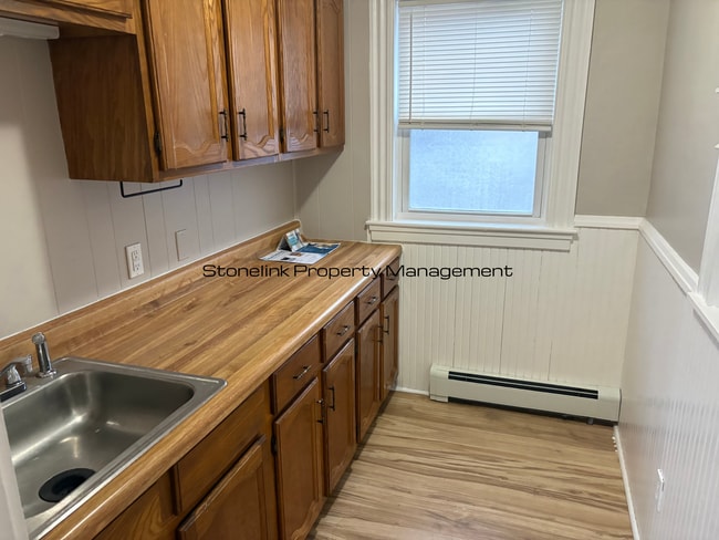 Building Photo - 161 Farm St