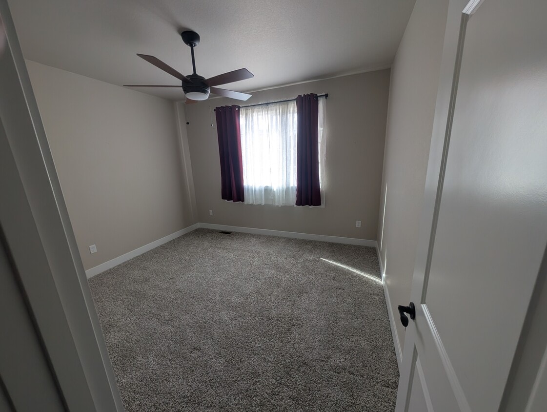 Bedroom - 2353 Sublime Dr