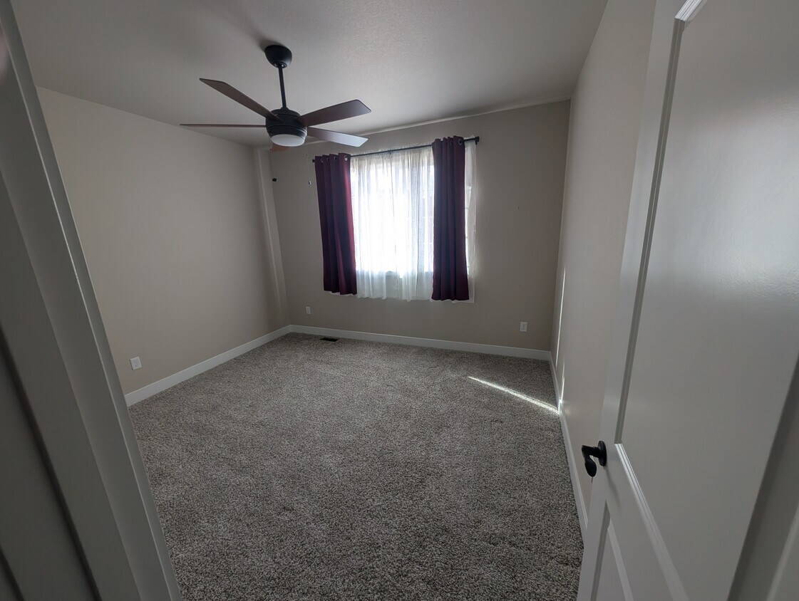 Dormitorio - 2353 Sublime Dr