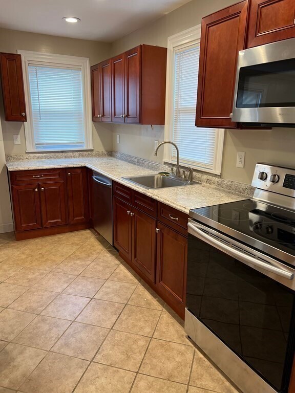 706 Summer St Unit 2, Lynn, MA 01905 Room for Rent in Lynn, MA