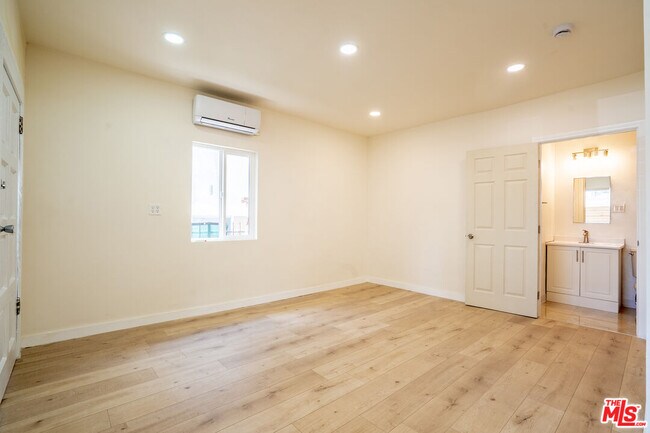 Foto del edificio - 1245 S Berendo St