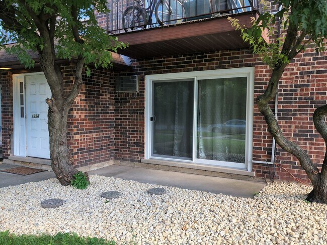 Building Photo - 1228 Whispering Hills Ct