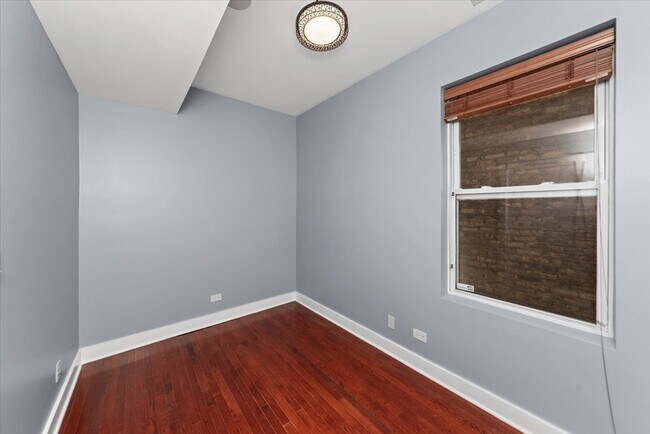 Foto del edificio - 2052 N Campbell-1W