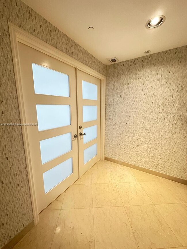 Building Photo - 9601 Collins Ave