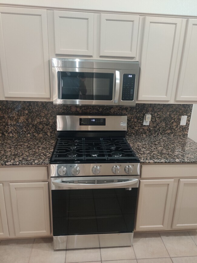 Foto del edificio - 24807 N 37th Ln