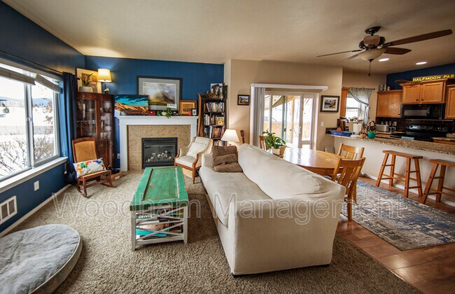 Building Photo - 393 Water Lily Dr