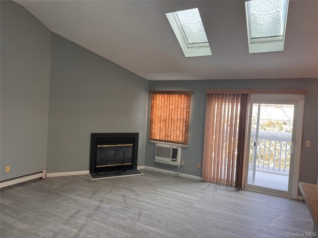 Building Photo - 4 Lexington Hills Rd