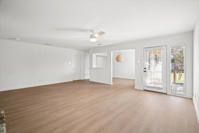 Building Photo - 11131 Henge Dr
