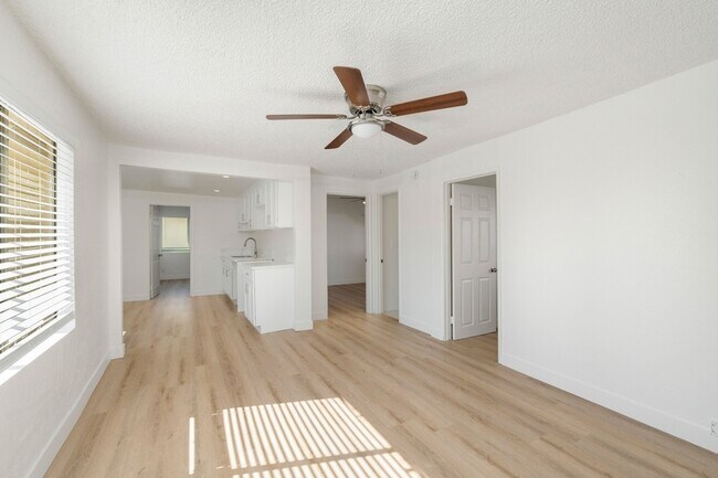 Building Photo - 3824 W 104th St